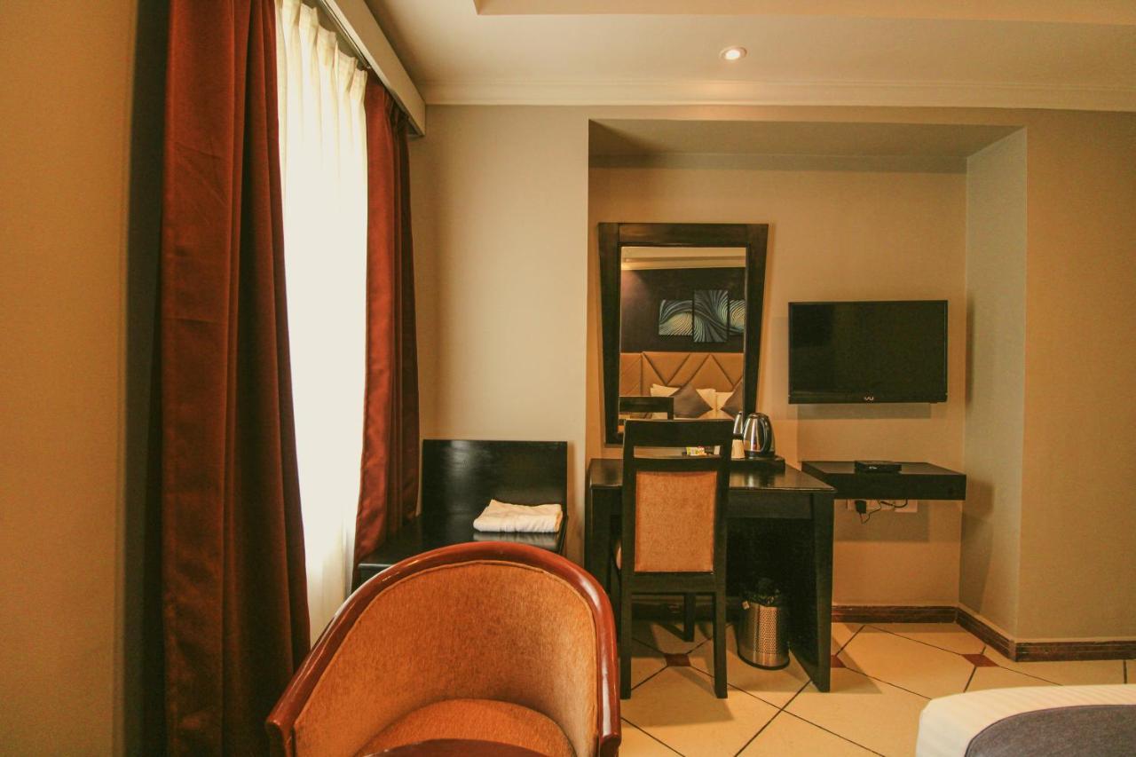 Emarald Hotels & Resorts Chennai Exterior photo